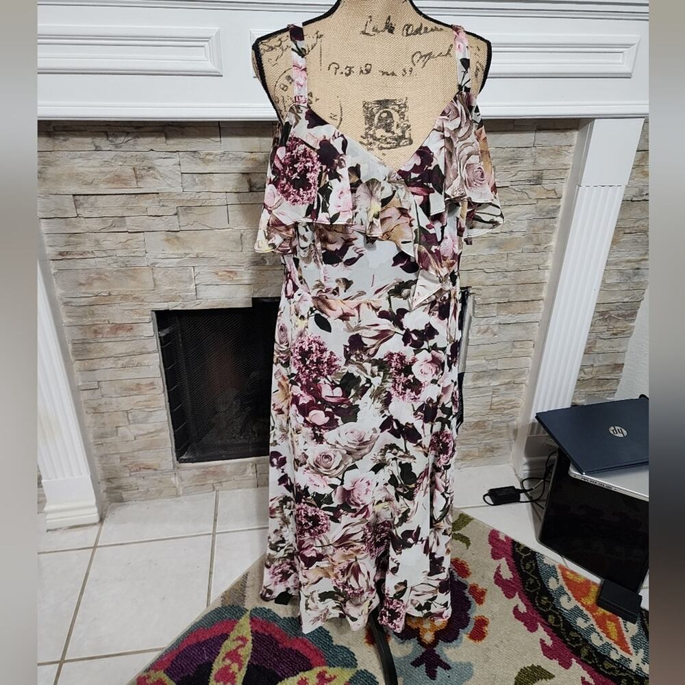 AVENUE floral rose off shoulder ruffle maxi dress plus size 16 new!!‎